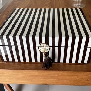 Henri Bendel Iconic Striped Medium Jewelry Box with Key EUC